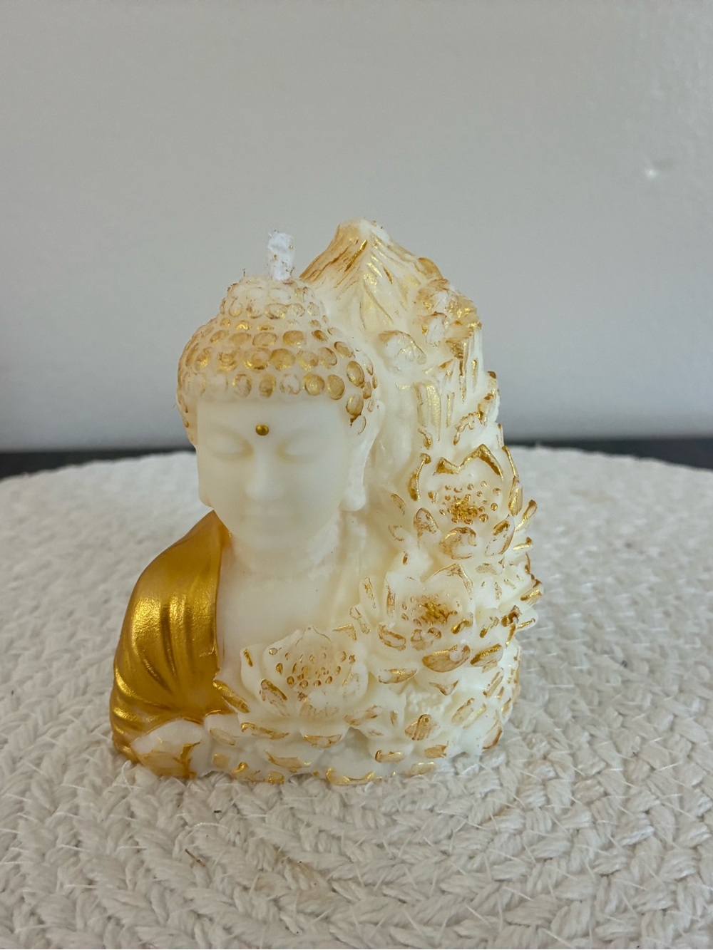 White and Gold Buddha Decorative Candle